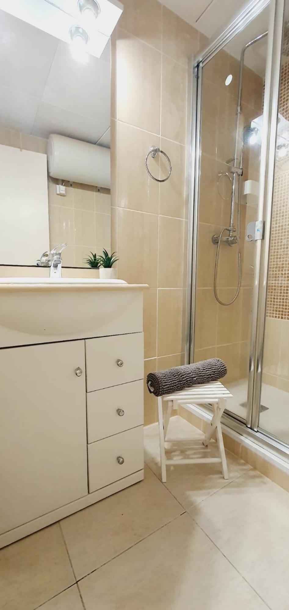 Bella Sylvia Apartment เอมปูเรียบราบา ภายนอก รูปภาพ